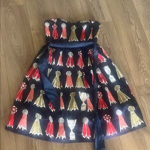 Elegant Strapless Dress with Ribbon and Trophy Design